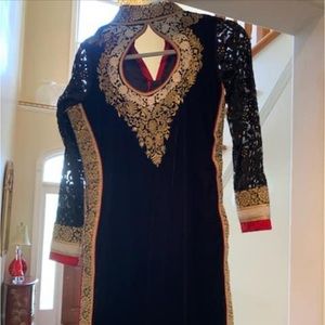 Beautiful black kurta that is velvet!